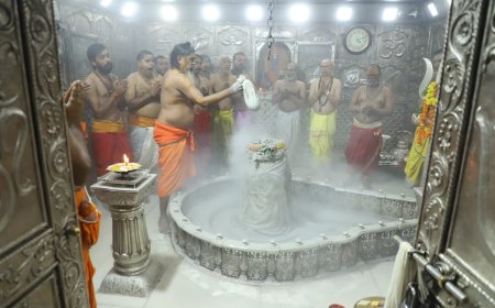श्री महाकालेश्वर मन्दिर में  सोमवार को हुवे चालित भस्मारती दर्शन