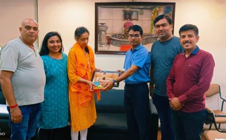 श्री महाकालेश्वर भगवान के भक्‍त द्वारा मंदिर के विकास कार्यों हेतु 01 लाख का दान किया गया