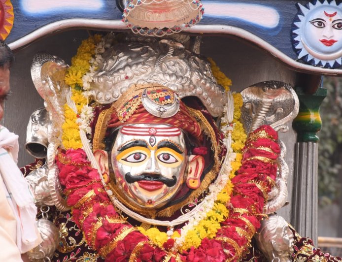 श्रावण के पंचम सोमवार पर भगवान श्री महाकालेश्वर श्री होल्कर स्वरुप में विराजित होकर अपने भक्तों के साथ नगर भ्रमण पर निकले