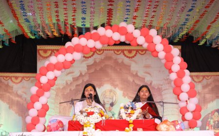 दुनिया में मन को अटकाओगे तो भटक जाओगे भगवान् के श्री चरण में मन को लगाओगे तो जीवनभर के लिए संवर जाओगे - देवी नेहा निधि सारस्वत