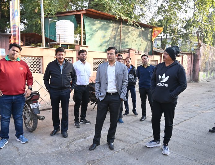 कलेक्टर नीरज कुमार सिंह ने बुधवार सुबह पेशवाई मार्गो का किया निरिक्षण